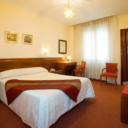 Castilla מלון 2*