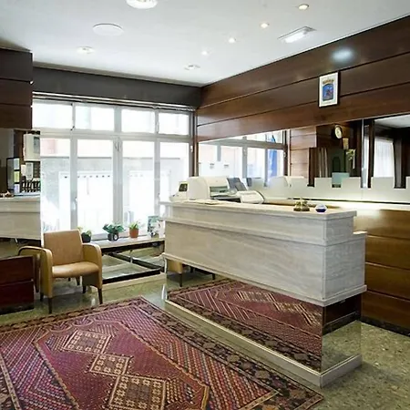 Готель Castilla Хіхон